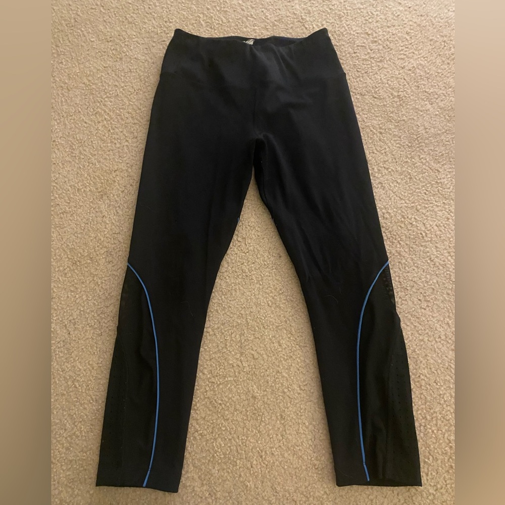 Black Capri workout leggings